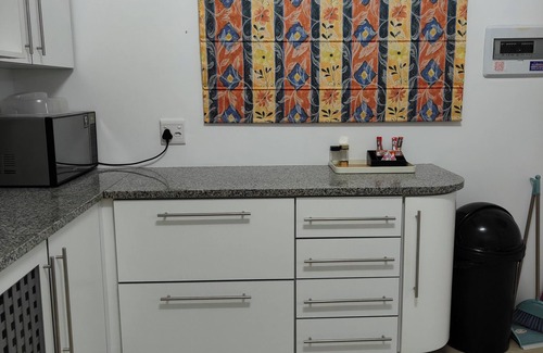 Selborne Cottage | One bedroom, spacious guest house in a quiet neighbourhood.