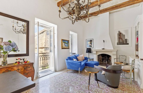 Valletta Apartment | One bedroom stylish flat an Artist’s Townhouse, in the heart of Valletta, Malta.