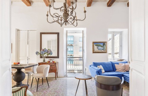 Valletta Apartment | One bedroom stylish flat an Artist’s Townhouse, in the heart of Valletta, Malta.