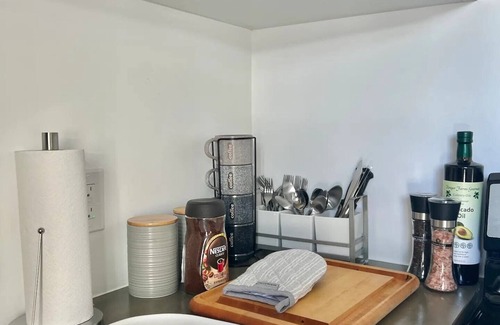 Lauderdale Beach Apartment | One Bedroom Suite w/Sleeper Sofa 2 min walk 2Beach