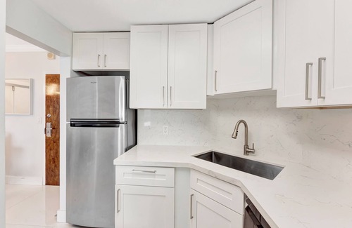 Galt Mile Apartment | One-Bedroom Suite Ocean Property