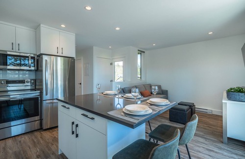 North Saanich Apartment | One Bedroom Suite with Harbour Views