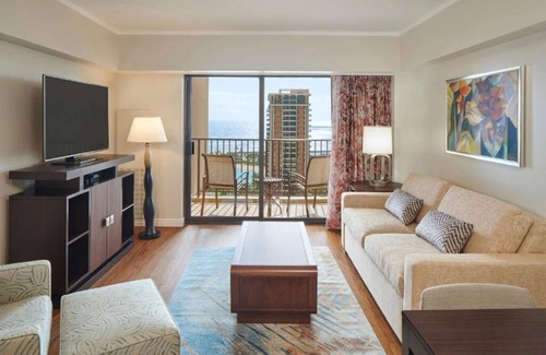 Waikiki Resort | One bedroom suite in prestigious Hilton Hawaiian Village.