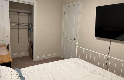 Arbutus Ridge House | One-bedroom Suite~Near downtown & UBC