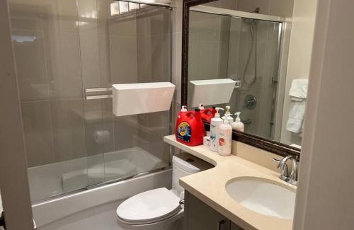 Arbutus Ridge House | One-bedroom Suite~Near downtown & UBC
