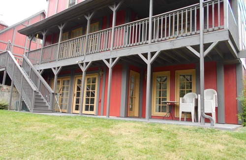 Newberg Apartment | One Bedroom Suite on 1.5 Acres in Wine Country