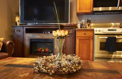 Fairways Ski Chalet | One Bedroom Suite Overlooking The Golf Course, With Beautiful Mountain Views