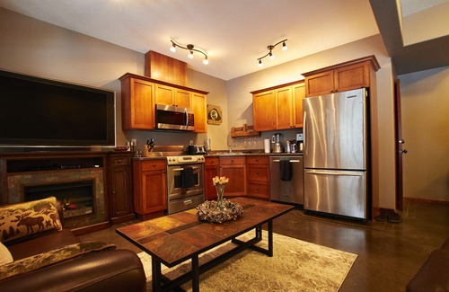 Fairways Ski Chalet | One Bedroom Suite Overlooking The Golf Course, With Beautiful Mountain Views
