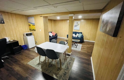 Northwest Edmonton House | One bedroom suite + parking + private space +5 mins from major shopping centres