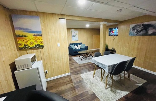 Northwest Edmonton House | One bedroom suite + parking + private space +5 mins from major shopping centres