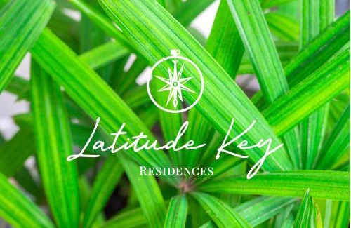 Coral Ridge Apartment | One-bedroom Suite Heated pool Dock Access Quiet Neighborhood SaltAire Three RESlDENCES