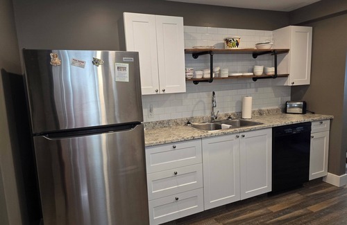Rutland Apartment | One Bedroom Suite W/Full amenities