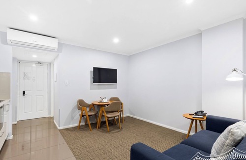 Kangaroo Point Apartment | One Bedroom Unit in the Heart of Kangaroo Point