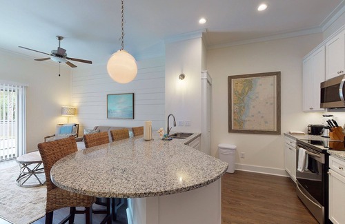 King City Condo | One bedroom condo w/pool in the SSI Village area Unit 2206