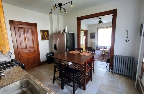 Plainfield Apartment | One Bedroom Victorian Downtown Plainfield, IL