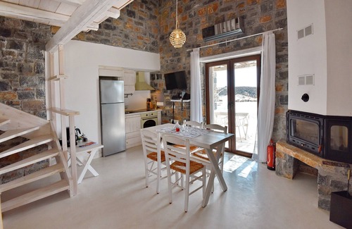 Vizari Villa | One Bedroom Villa - shared pool