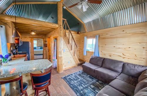 Lazear Cabin | One bedroom w/loft, pet friendly cabin near the black canyon.