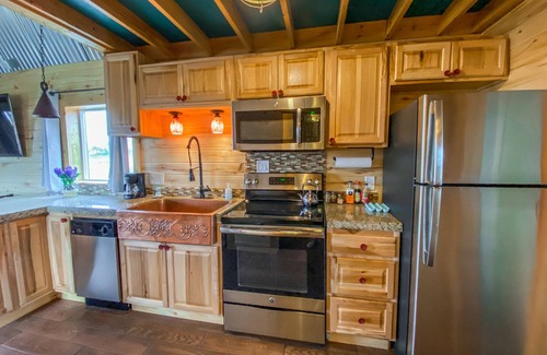 Lazear Cabin | One bedroom w/loft, pet friendly cabin near the black canyon.