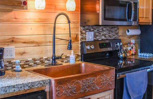 Lazear Cabin | One bedroom w/loft, pet friendly cabin near the black canyon.