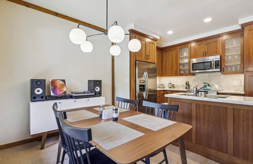 Olympic Valley Condo | One Bedroom walking distance to Palisades Tahoe!