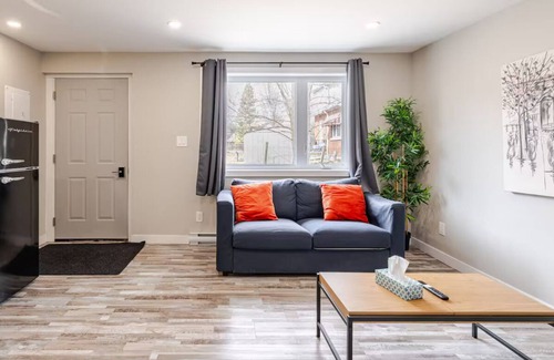 Bridgeport West Apartment | One Bedroom with Free Wifi and Parking