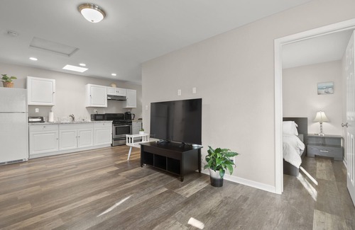 Glendora House | One Bedroom With Living Room Downtown Glendora