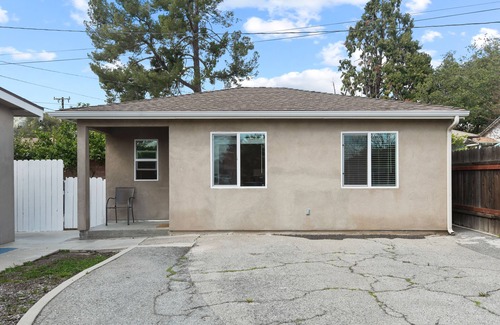 Glendora House | One Bedroom With Living Room Downtown Glendora