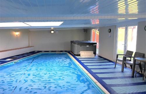 Swindon Apartment | One Big Holiday Home Ashdene for Exclusive Use