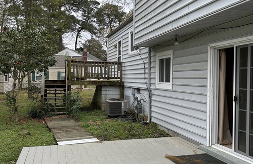Riverside House | One Block Away from CNU