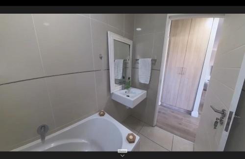 Tokai Apartment | One double bed en-suite