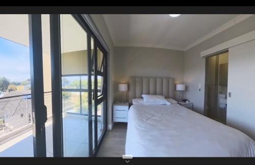Tokai Apartment | One double bed en-suite