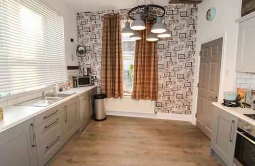 Greetland Cottage | ONE EIGHT THREE GUEST COTTAGE, family friendly in Holywell Green