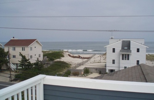 South Beach Haven House | One House to beach- beach chairs & badges too!