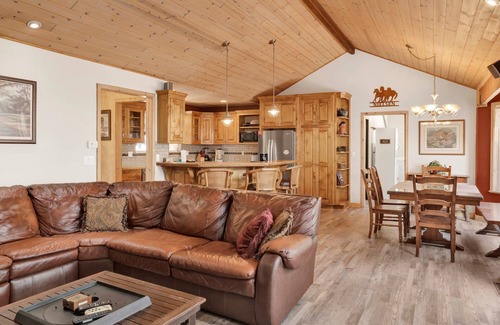 Woodlands Cabin | One Hundred Pines Ranch at Big Bear Lake