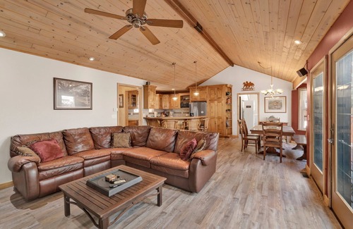 Woodlands Cabin | One Hundred Pines Ranch at Big Bear Lake