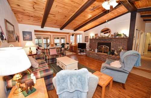Eidelweiss Village House | One Level Living with Views of Mt Chocorua, 3 Bedrooms, 1 Bath Sleeps 6