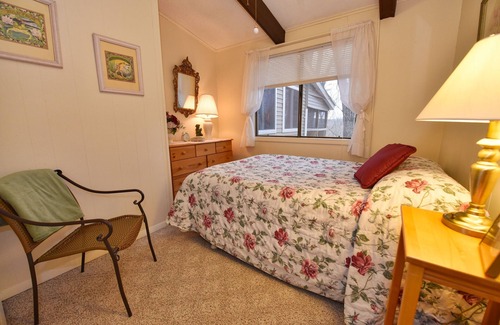 Eidelweiss Village House | One Level Living with Views of Mt Chocorua, 3 Bedrooms, 1 Bath Sleeps 6