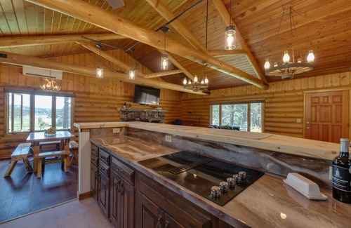 Custer House | One Level Log Home on 3.5 Acres, Beautiful Views, Newly Updated
