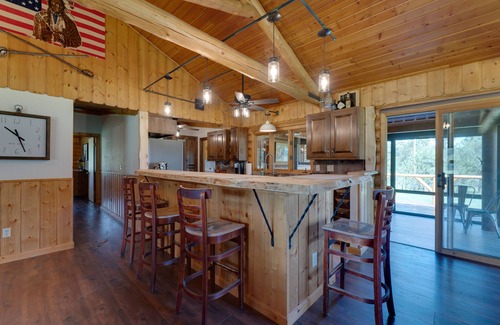 Custer House | One Level Log Home on 3.5 Acres, Beautiful Views, Newly Updated