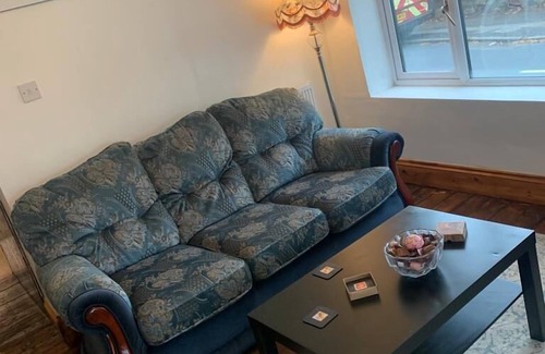 Tunstall Apartment | One Lovely Apartmt 1 Double & 2 Camp Beds