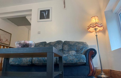 Tunstall Apartment | One Lovely Apartmt 1 Double & 2 Camp Beds