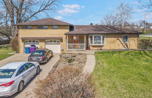 Plum House | One mile from the US Open with 3 en suites!