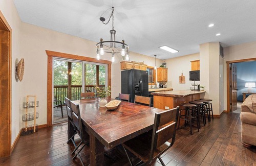 Indian Point Cabin | ONE MILE to Silver Dollar City! Rustic Cabin!