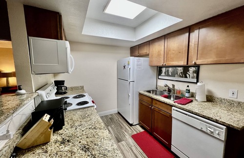 Las Vegas Condo | One Mile to Strip!