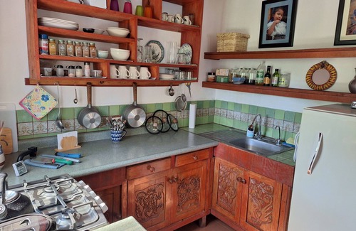 San Pedro La Laguna Cottage | One minute to lake, fabulous views, well-equipped kitchen, & comfy beds!