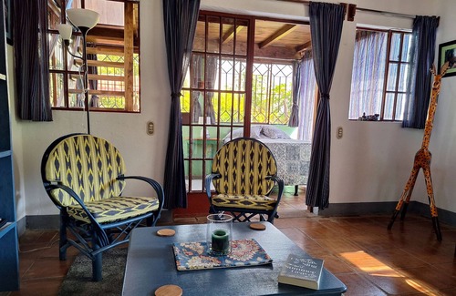 San Pedro La Laguna Cottage | One minute to lake, fabulous views, well-equipped kitchen, & comfy beds!