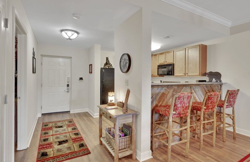 Pigeon Forge Condo | ONE MINUTE OFF PARKWAY BUT VERY PEACEFUL, 3RD FLOOR
