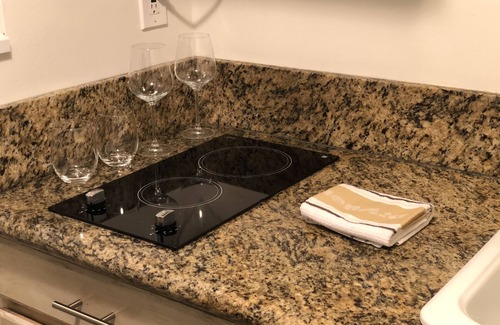 Murray Apartment | One Night Stay - Late check-in