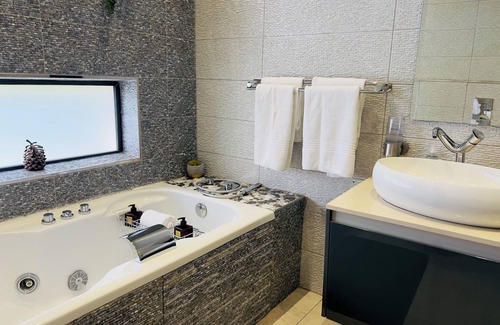 Ekurhuleni Hotel | ONE O EIGHT BOUTIQUE HOTEL