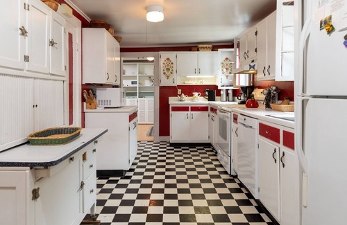 Warrensburg House | One-of-a-kind 4 Acre Adirondack Escape Short Drive to LG & GORE Mountain!n